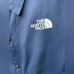 New With Out Tags e North Face Women's International Coaches Windwall Size S